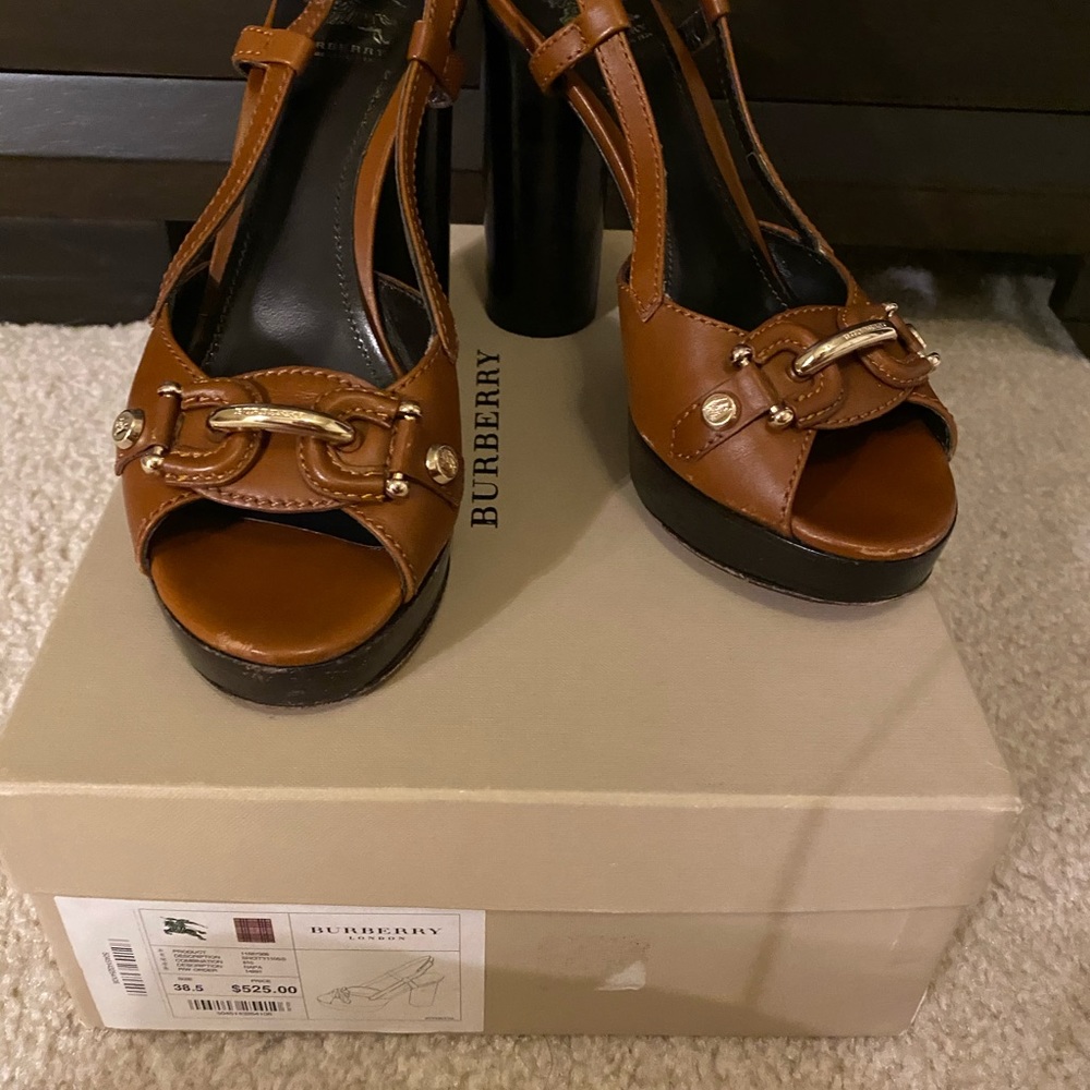 ❌❌SOLD❌❌Burberry Authentic Heels - Picture 10 of 11